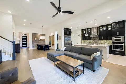 $1,285,000 | 6416 Trissino Drive, Austin, TX 78739