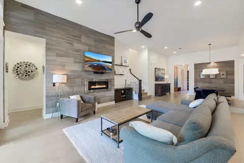 $1,285,000 | 6416 Trissino Drive, Austin, TX 78739