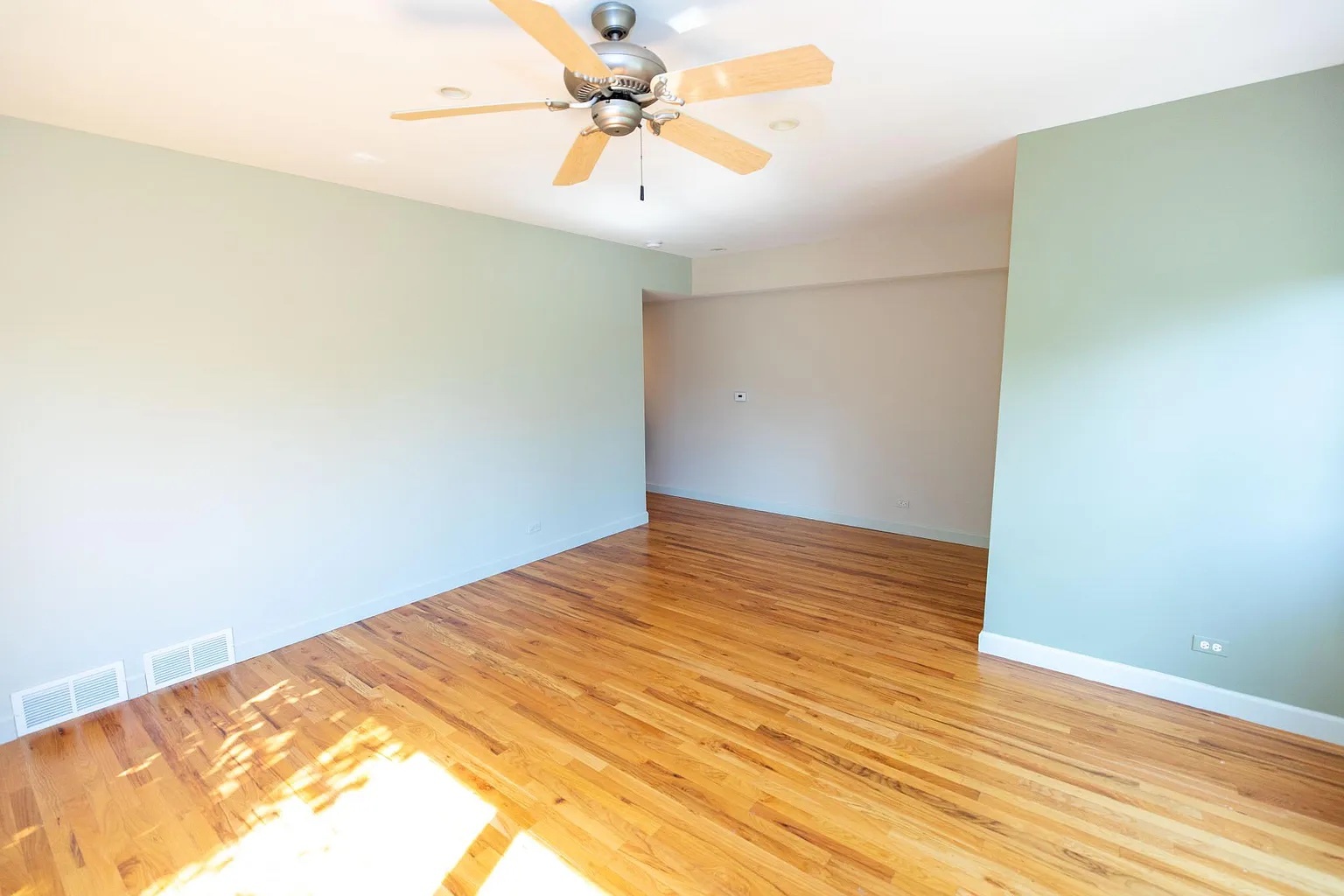 1607 Simpson Street, Unit 2W Evanston, IL 60201 - Photo 3 of 12