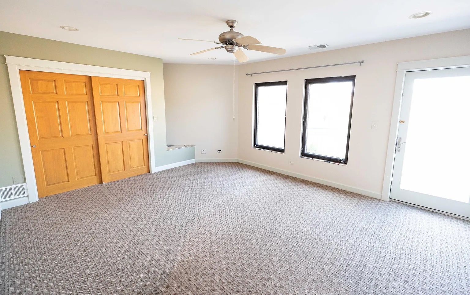 1607 Simpson Street, Unit 2W Evanston, IL 60201 - Photo 10 of 12