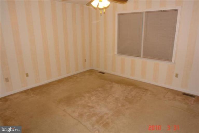 204 North Duey Road Remington, VA 22734 - Photo 6 of 6 Family Room