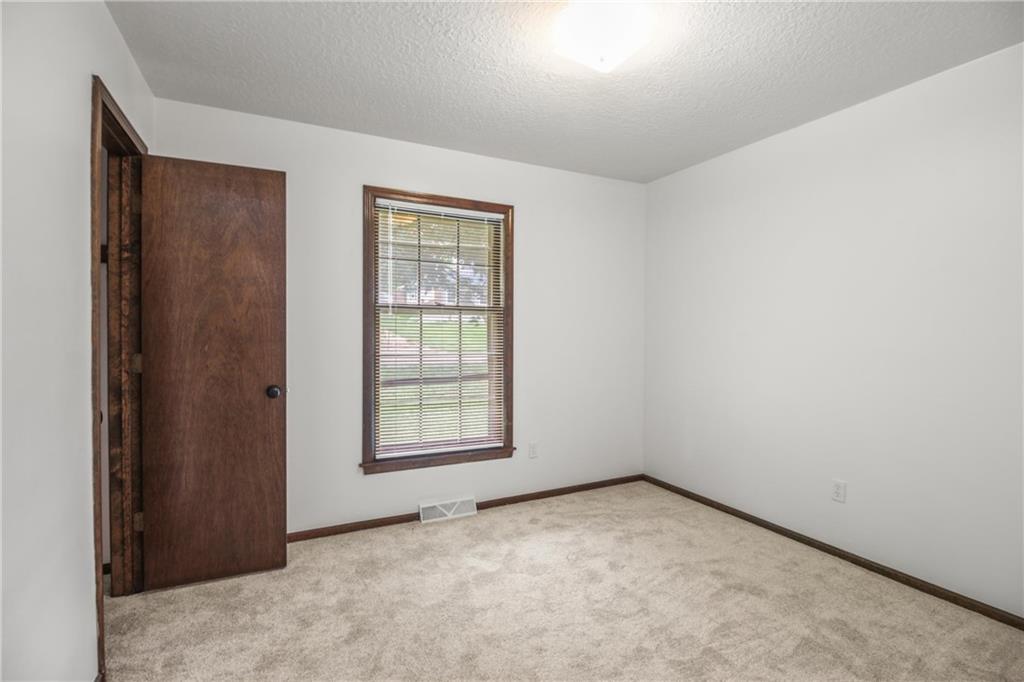 2016 North Lazy Branch Road Independence, MO 64058 - Photo 13 of 23