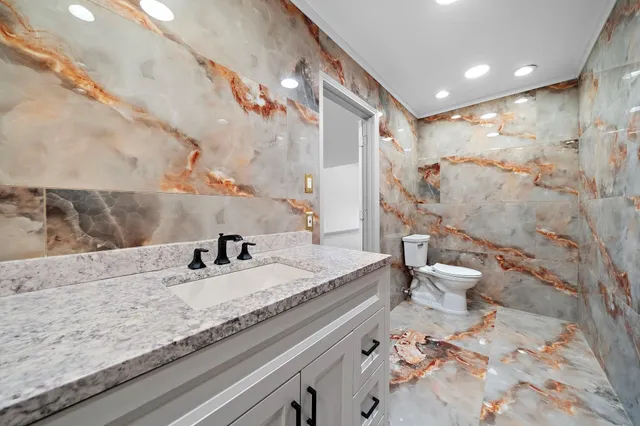 $1,099,000 | 1068 Chimney Rock Road, Houston, TX 77056