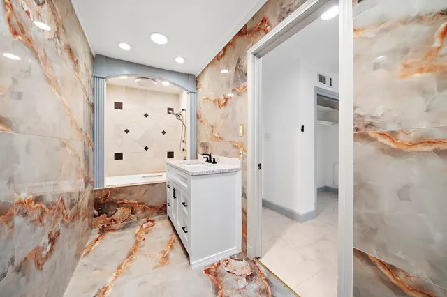 $1,099,000 | 1068 Chimney Rock Road, Houston, TX 77056