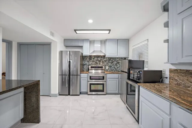 $1,099,000 | 1068 Chimney Rock Road, Houston, TX 77056