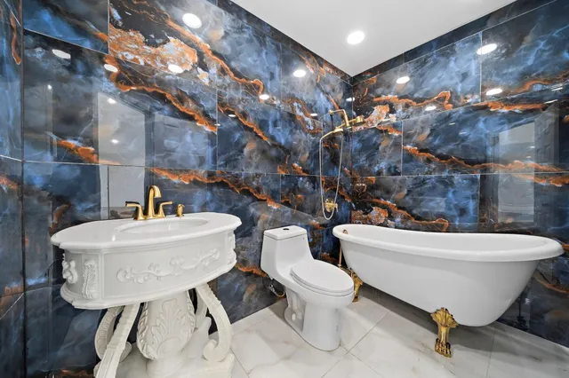 $1,099,000 | 1068 Chimney Rock Road, Houston, TX 77056