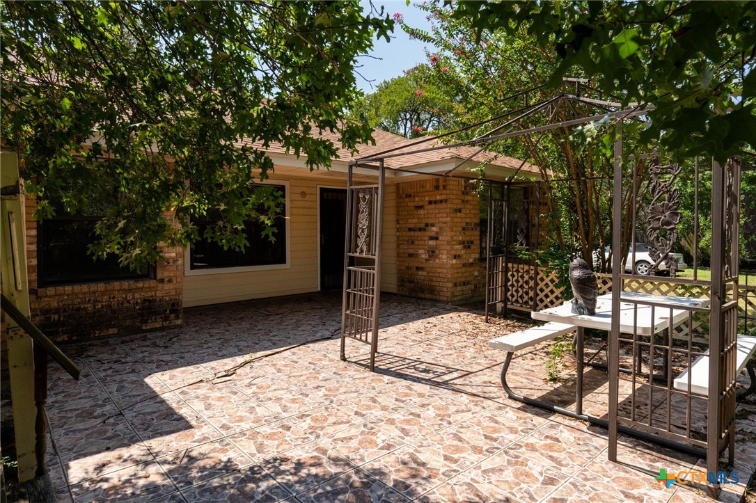 2187 Stagecoach Road Killeen, TX 76542 - Photo 19 of 27 a view of a chairs and tables in the patio