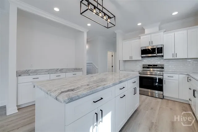 $2,995 | 1407 East 32nd Street, Savannah, GA 31404