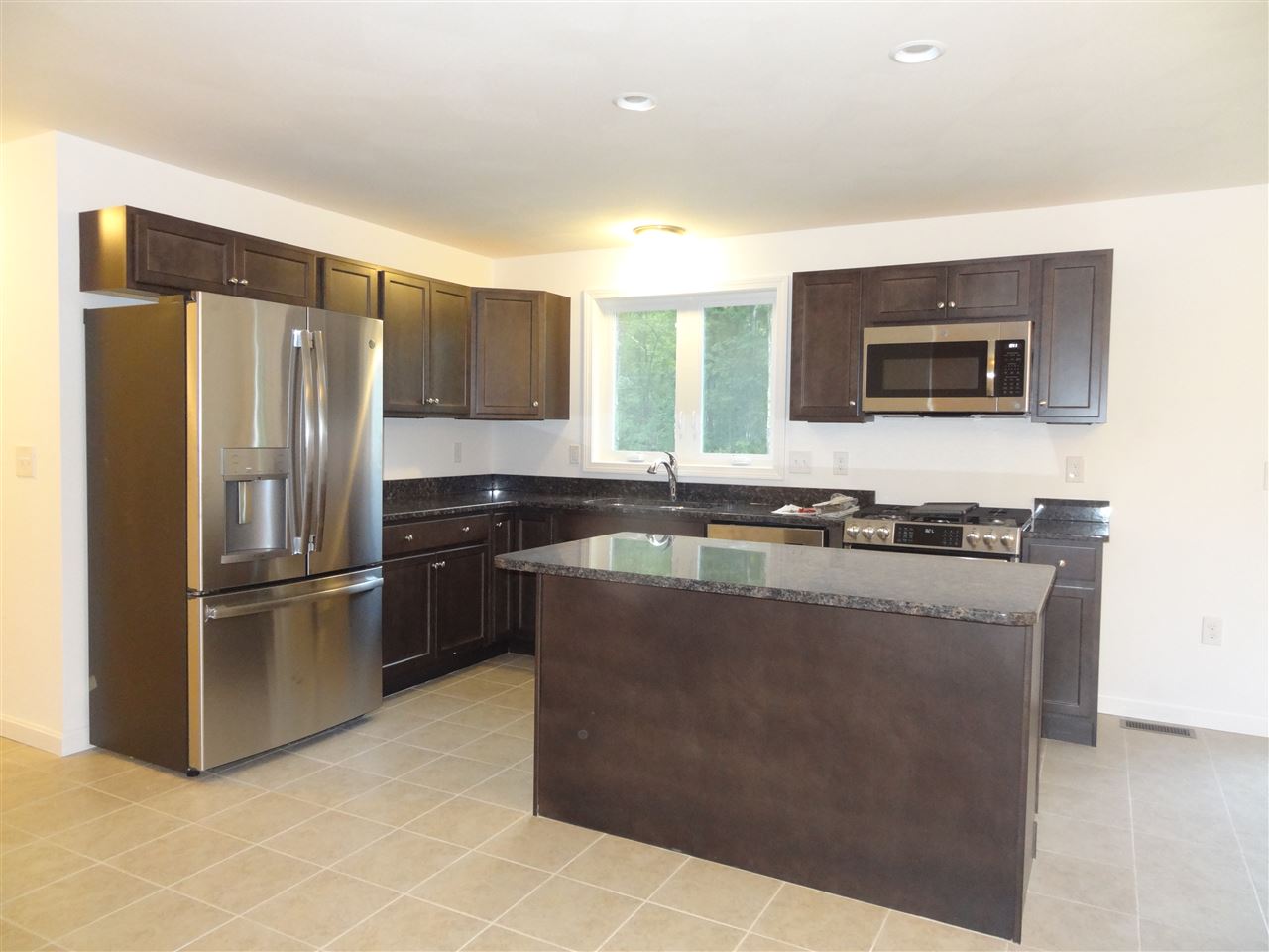101 Falcon Ridge Road, Unit 8 Milford, NH 03055 - Photo 8 of 32