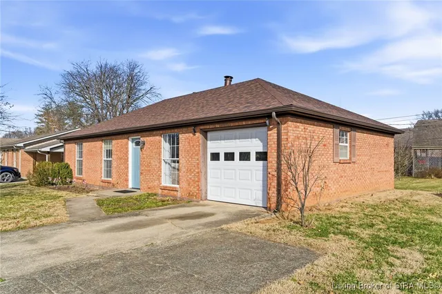 $179,000 | 402 Hopkins Lane, Jeffersonville, IN 47130
