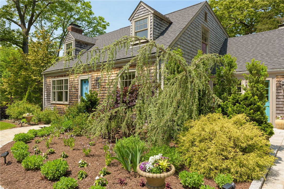 39 Salisbury Road Barrington, RI 02806 - Photo 2 of 34