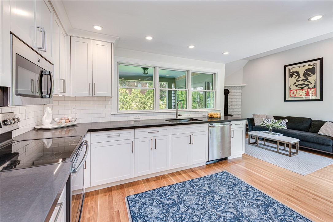 39 Salisbury Road Barrington, RI 02806 - Photo 5 of 34