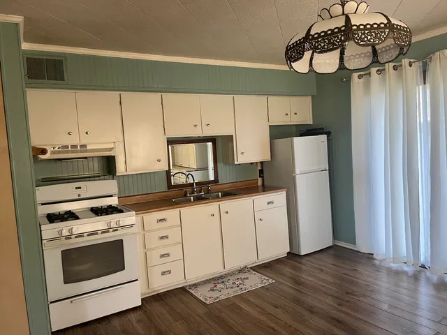 $151,000 | 956 Circle Drive, Manitowoc, WI 54220