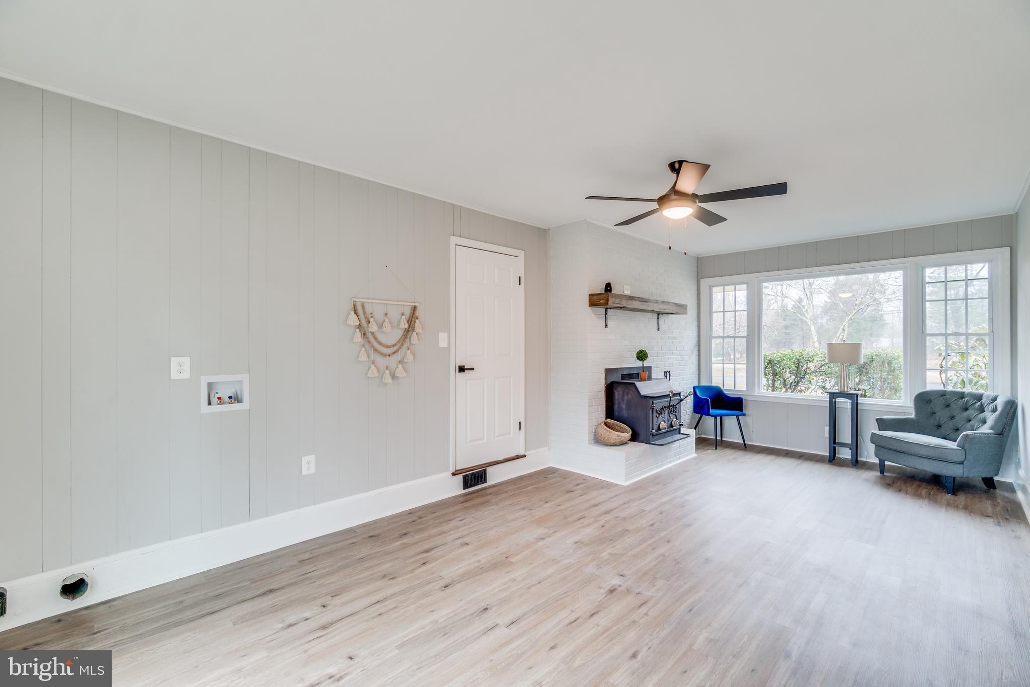 9035 Dahlgren Road King George, VA 22485 - Photo 20 of 38 Roomy bright sitting room