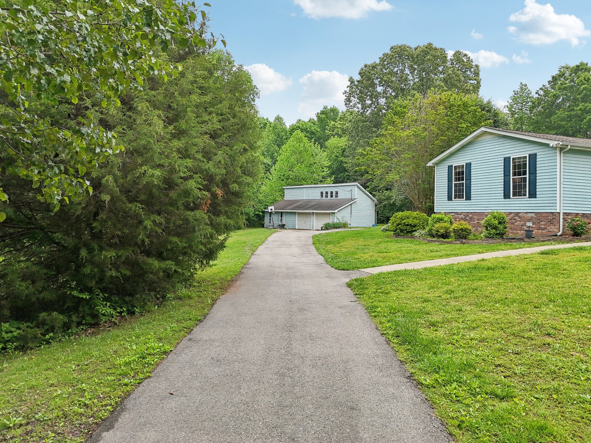 401 Harper Road Clarksville, TN 37043 - Photo 4 of 79 a view of a house with garden
