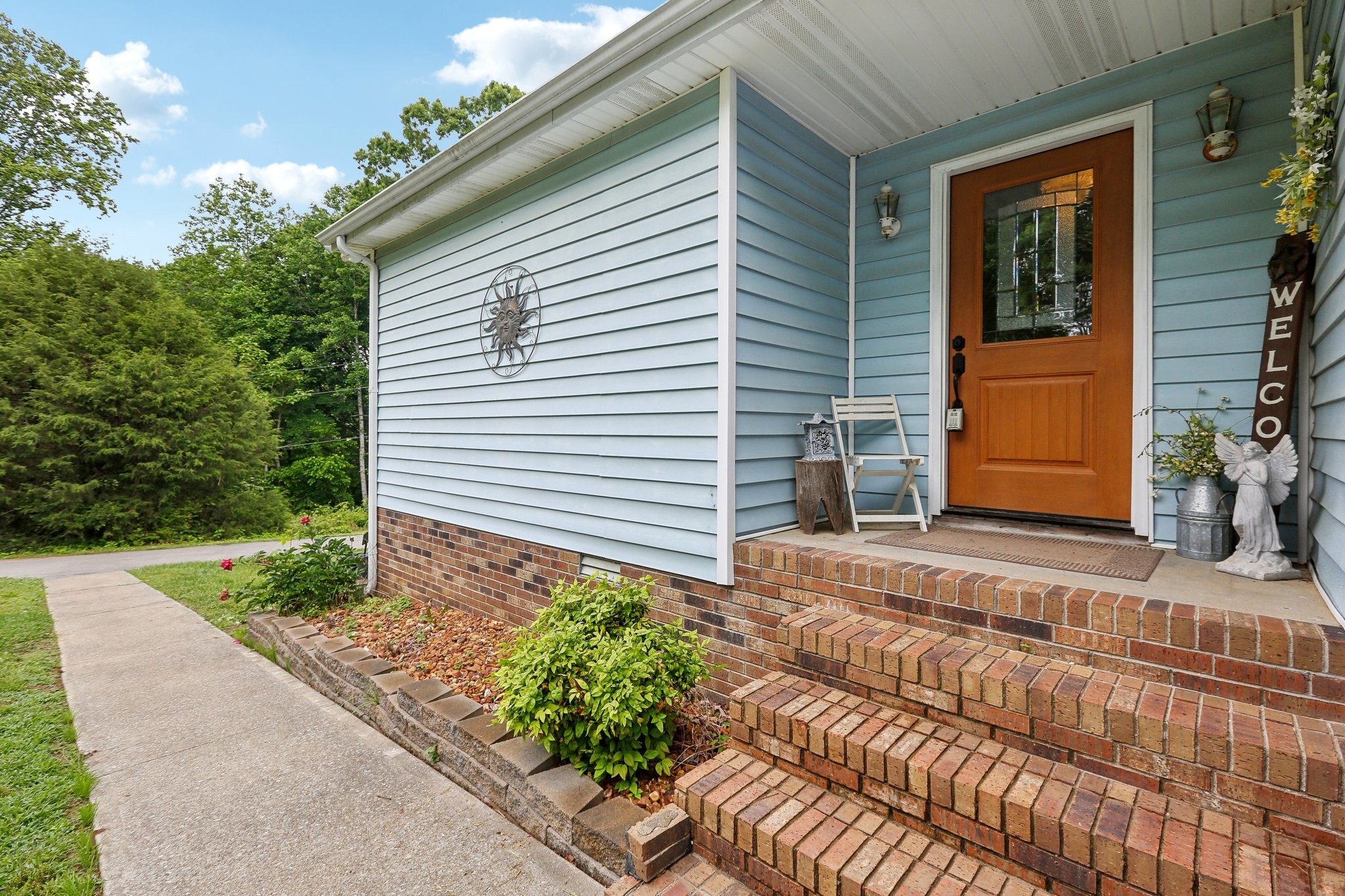 401 Harper Road Clarksville, TN 37043 - Photo 8 of 79 a front view of a house with a yard
