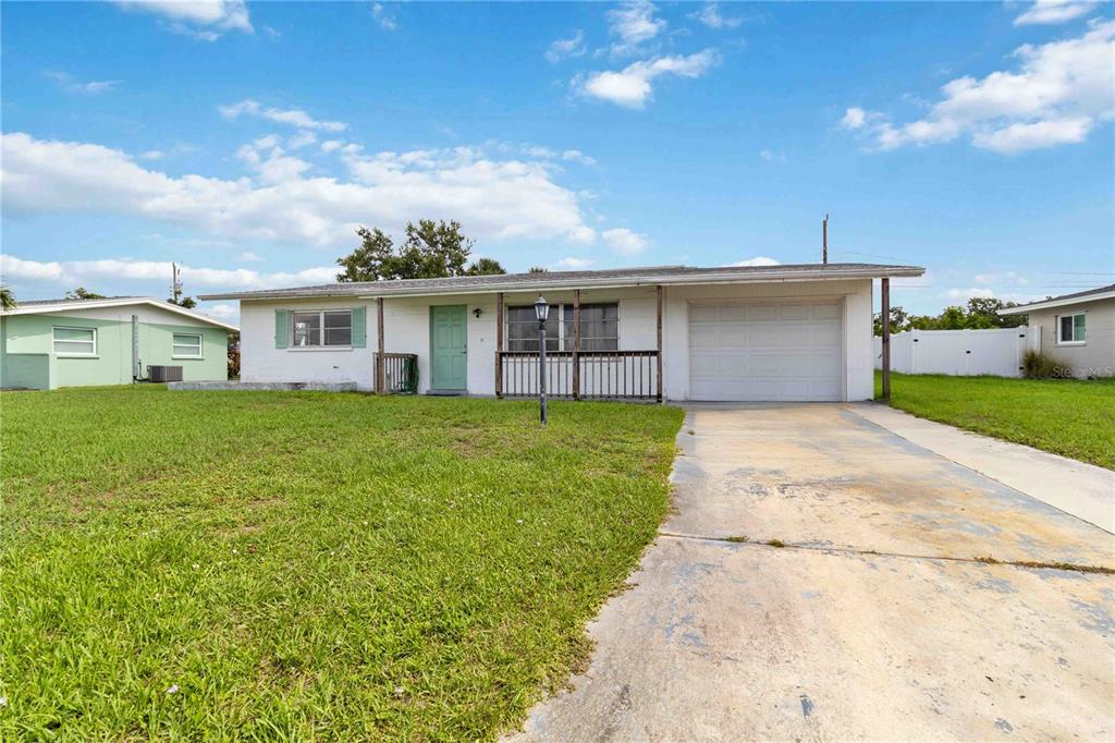 417 Glen Oak Road Venice, FL 34293 - Photo 2 of 28 Front of home
