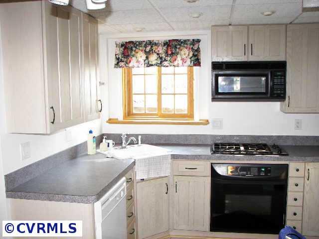 520 Whitaker Road Richmond, VA 23235 - Photo 8 of 10 Other - Basement serving area