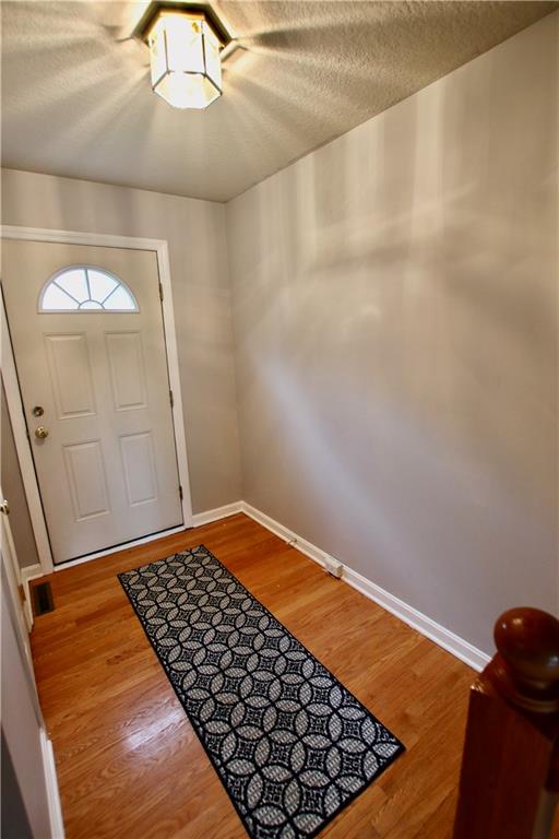 86 Castle View Drive McKees Rocks, PA 15136 - Photo 3 of 25 Spacious entry to the home