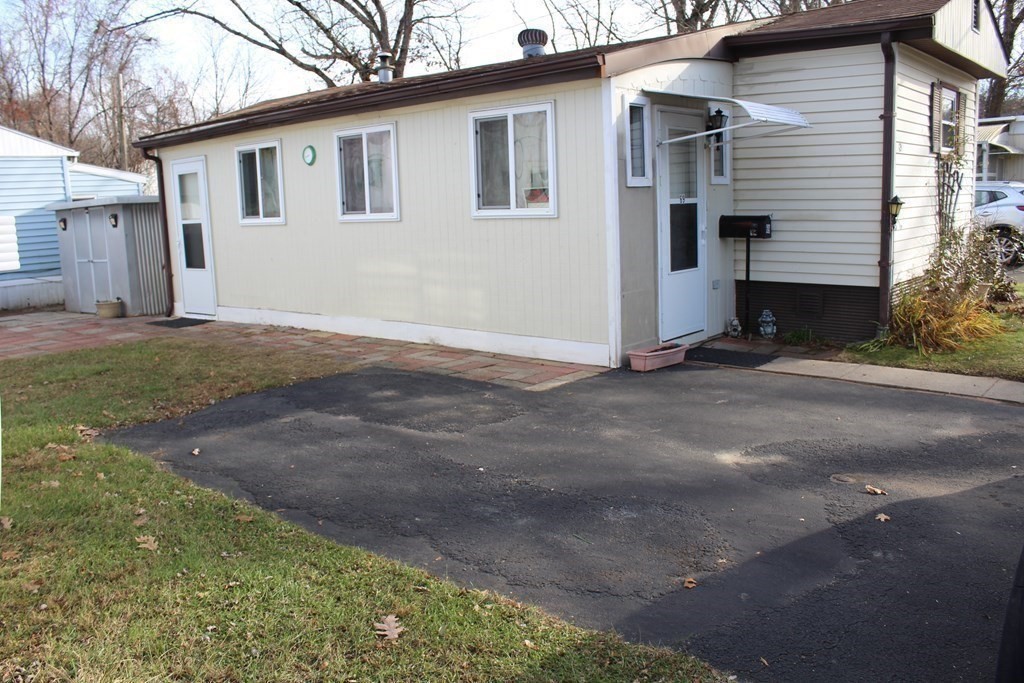 69 Mobile Home Way Springfield, MA 01119 - Photo 34 of 42 Gallery Image 34