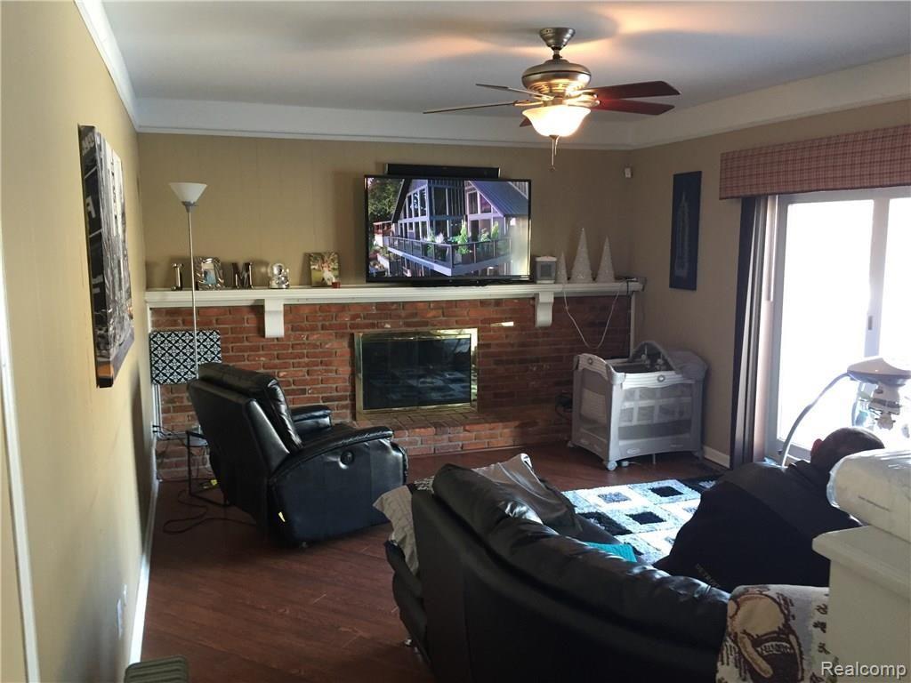 19181 Wedgewood Road Riverview, MI 48193 - Photo 14 of 22 087.JPG