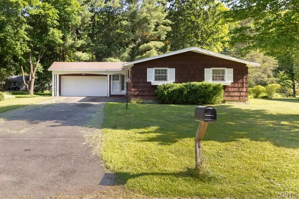 $192,000 | 112 Margo Lane, Manlius, NY 13066