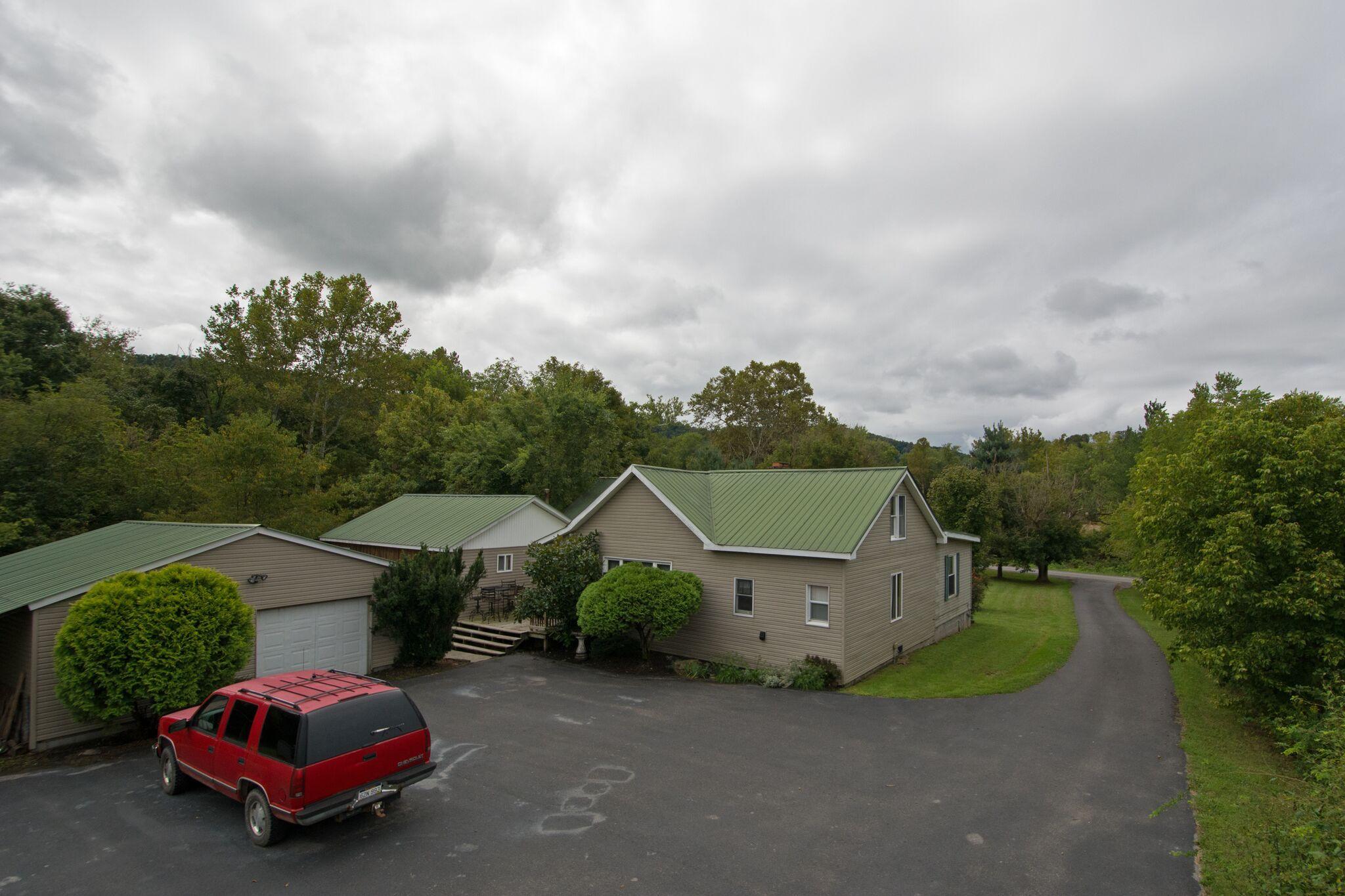 1698 Lowell Road Pence Springs, WV 24962 - Photo 7 of 26 Gallery Image 7