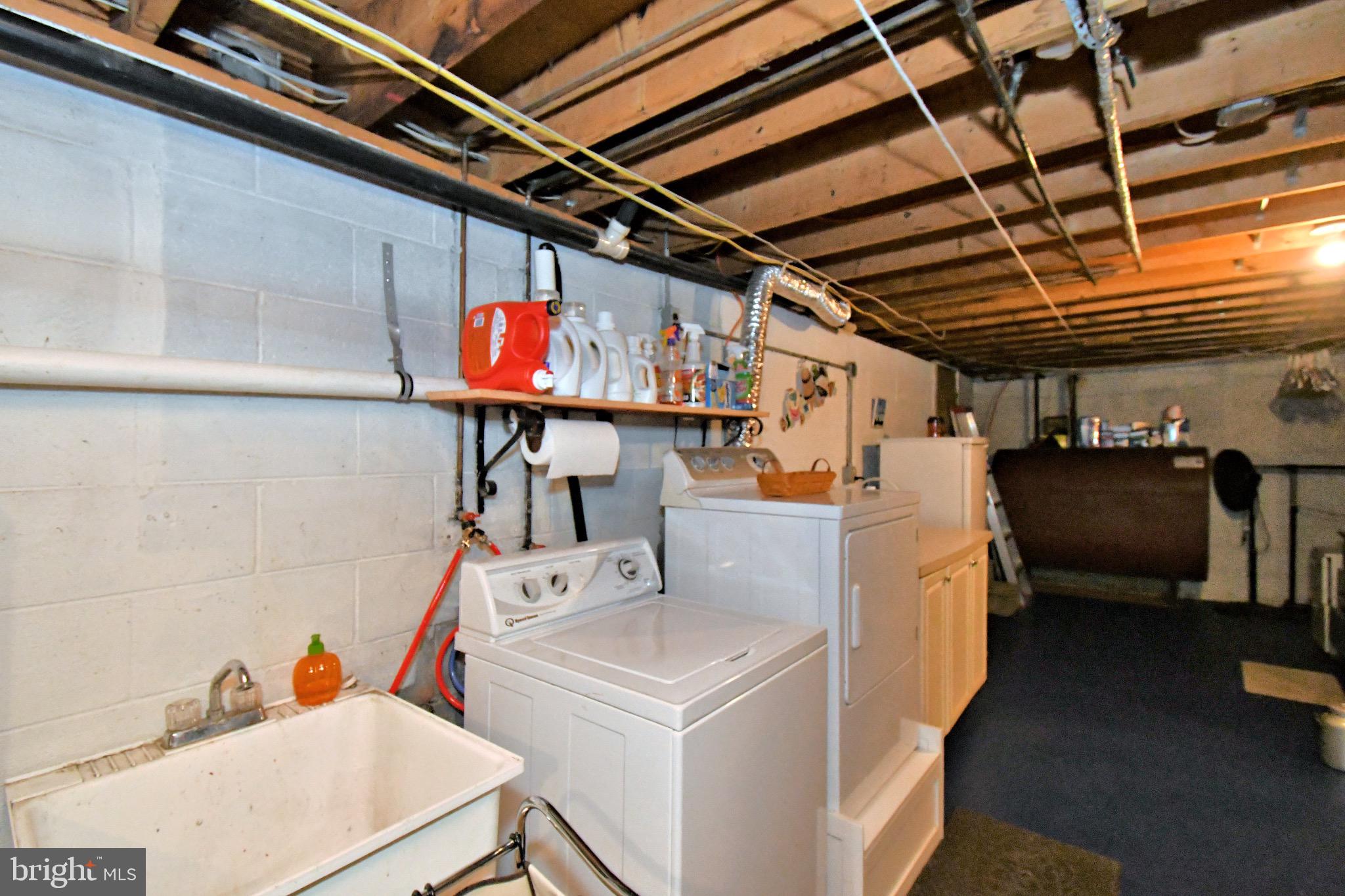 336 Arch Street Spring City, PA 19475 - Photo 41 of 58 a utility room with dryer and washer