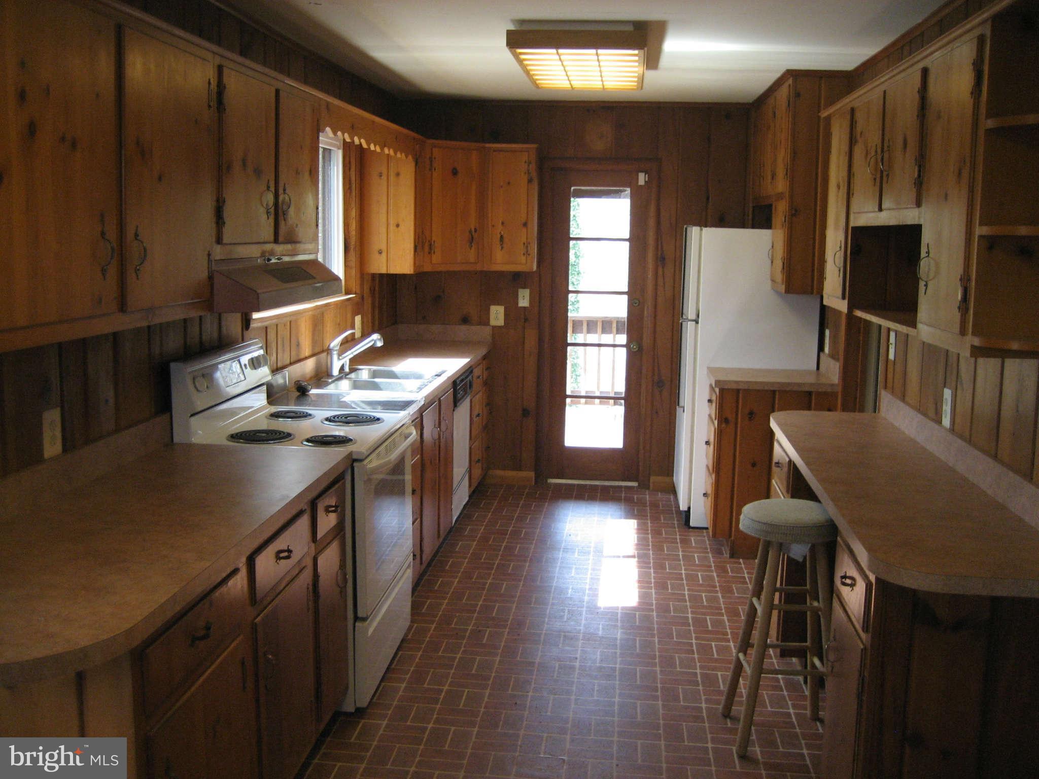 18111 Bentley Road Sandy Spring, MD 20860 - Photo 2 of 19 Kitchen