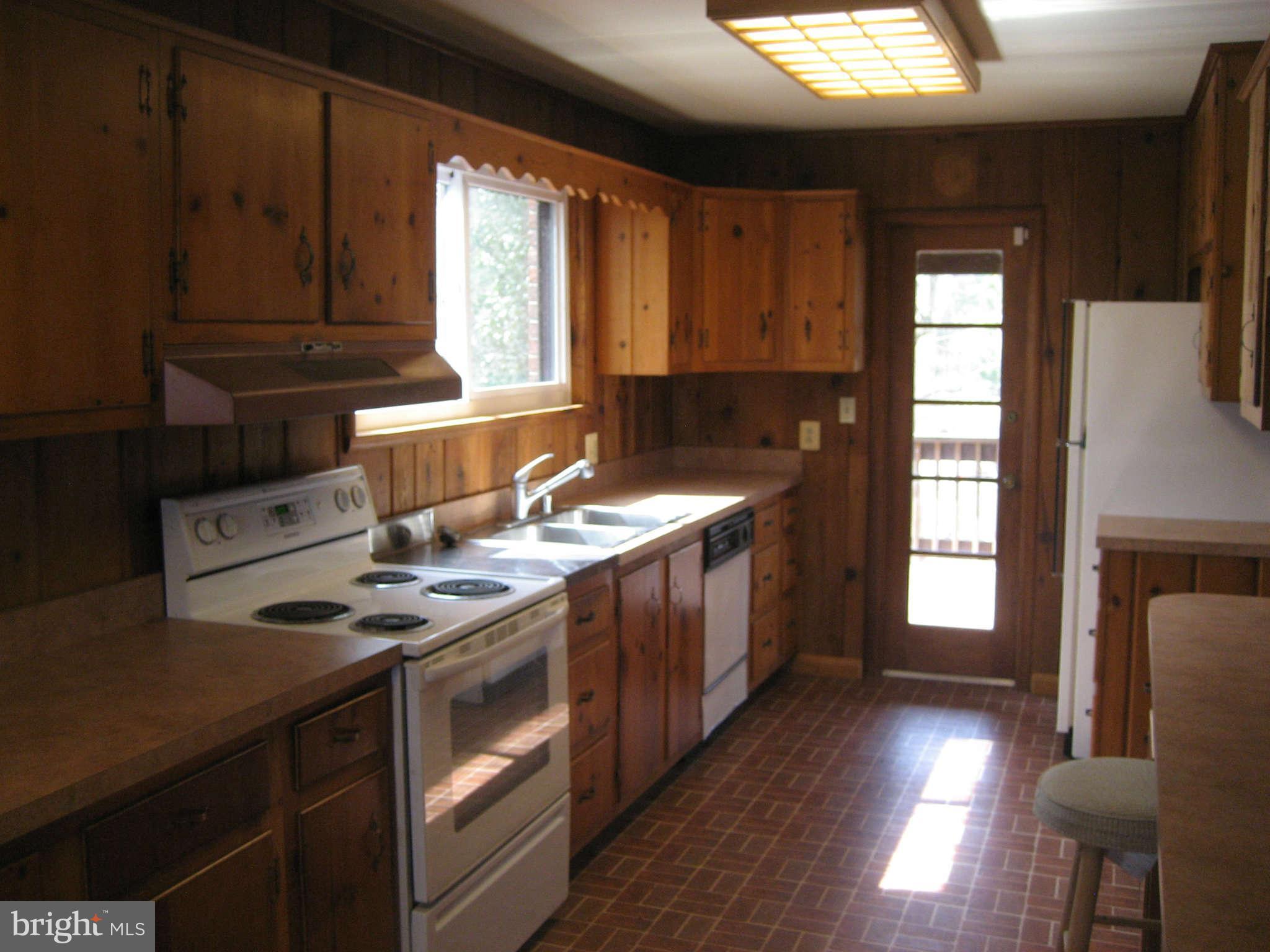 18111 Bentley Road Sandy Spring, MD 20860 - Photo 3 of 19 Kitchen