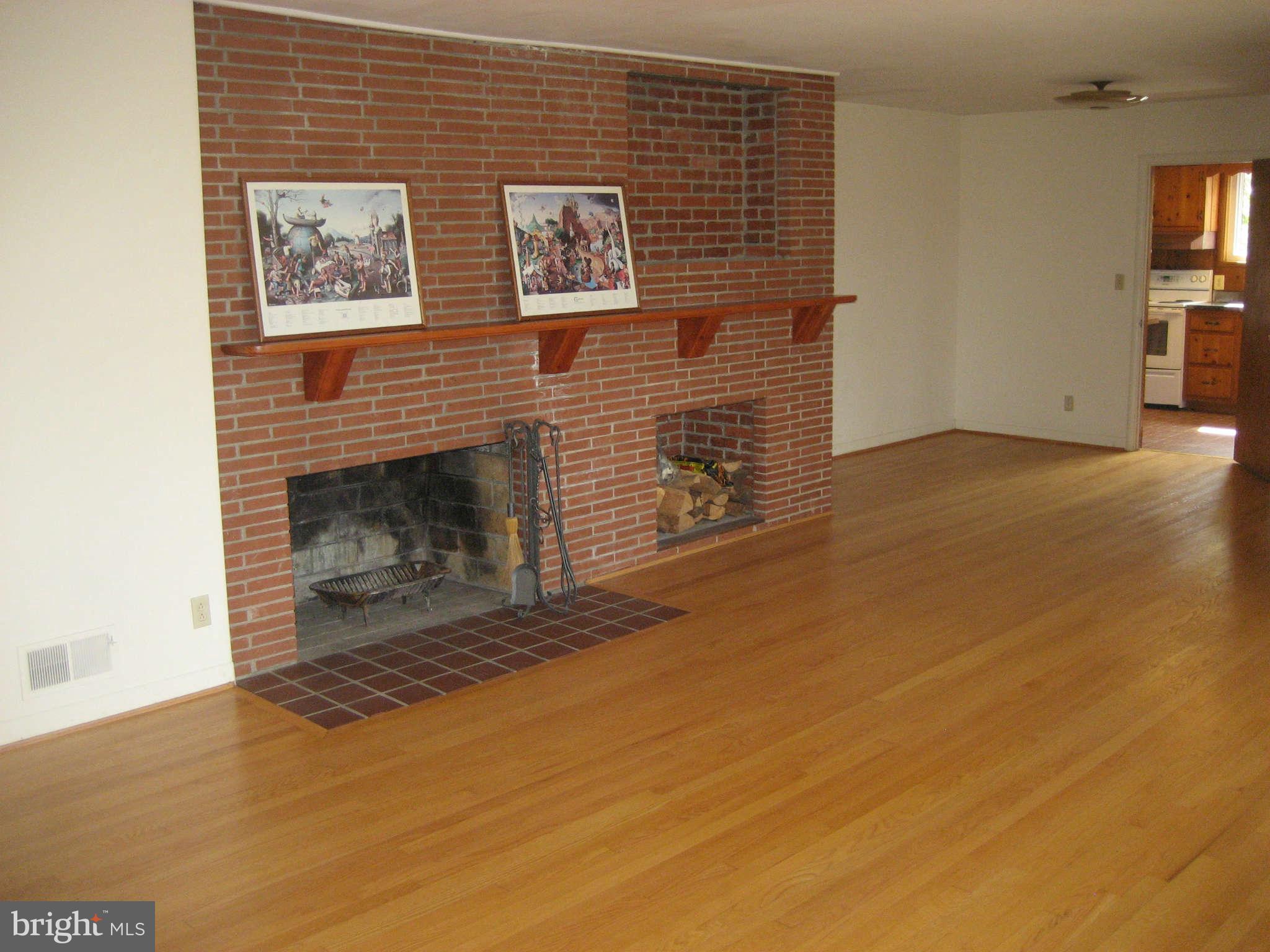 18111 Bentley Road Sandy Spring, MD 20860 - Photo 4 of 19 Interior (General)