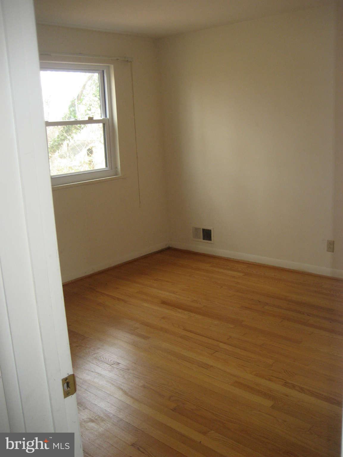 18111 Bentley Road Sandy Spring, MD 20860 - Photo 7 of 19 Bedroom