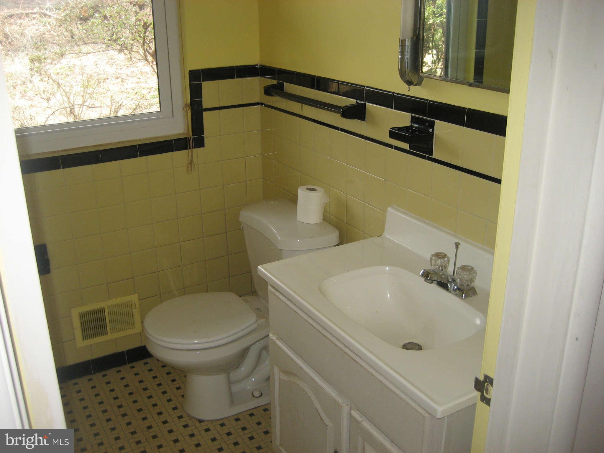 18111 Bentley Road Sandy Spring, MD 20860 - Photo 9 of 19 Bath