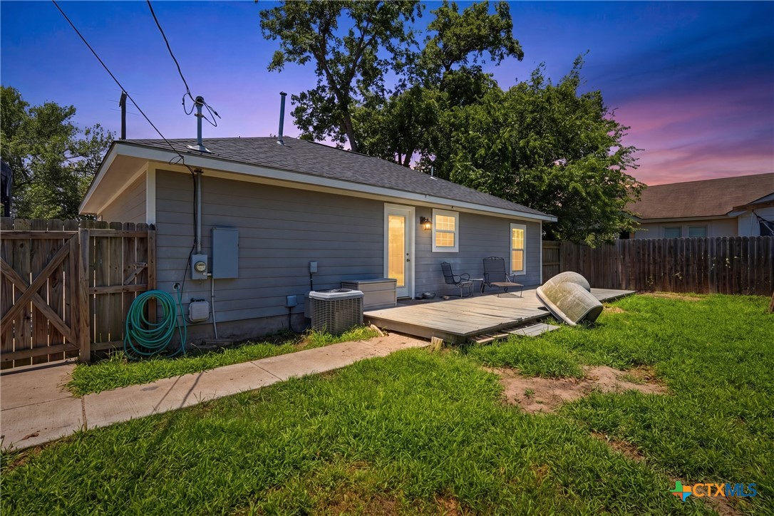 554 West Austin Street Luling, TX 78648 - Photo 34 of 47