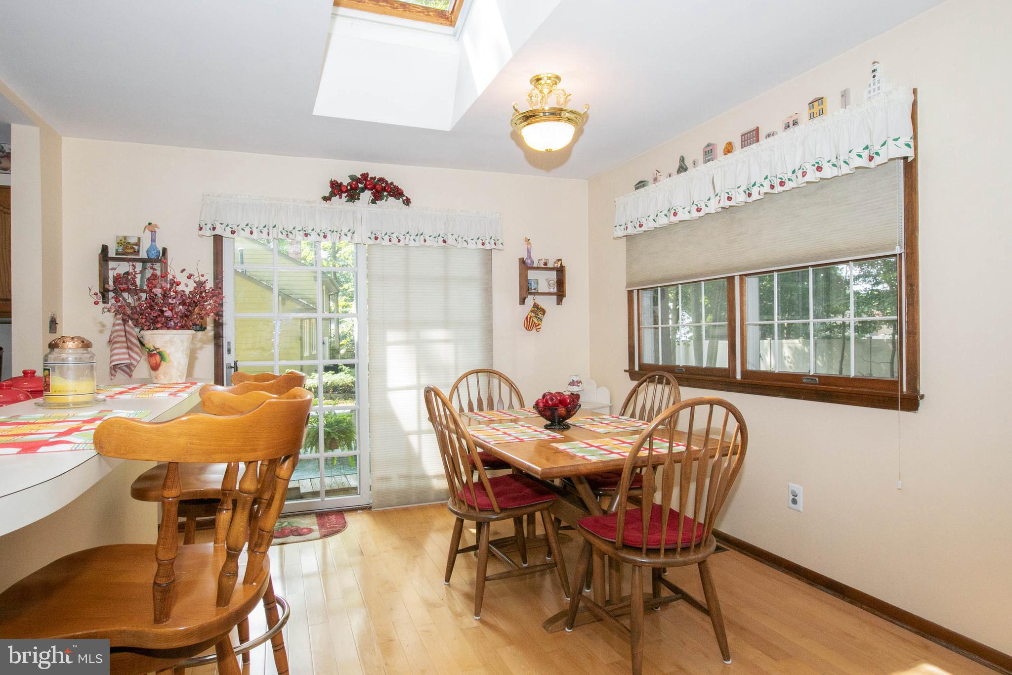 163 Oxford Road Delran, NJ 08075 - Photo 13 of 29 Breakfast Area