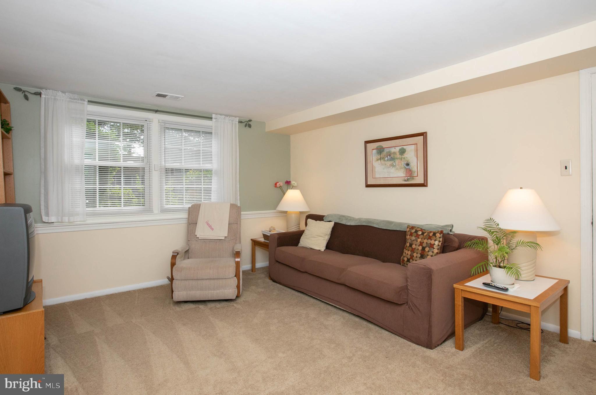 163 Oxford Road Delran, NJ 08075 - Photo 17 of 29 Family Room