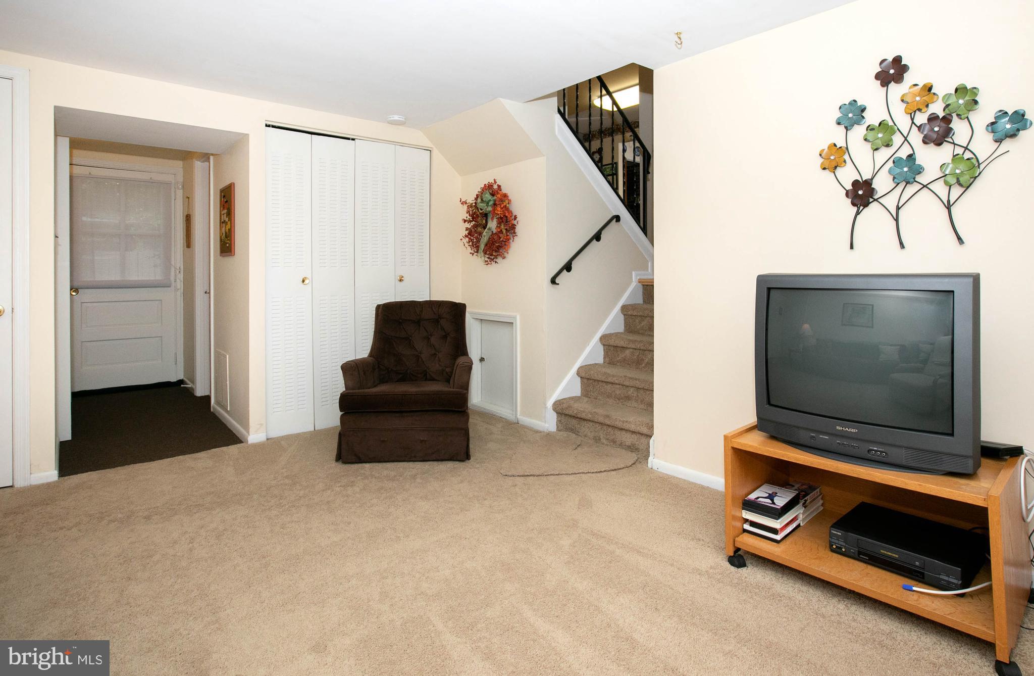 163 Oxford Road Delran, NJ 08075 - Photo 18 of 29 Family Room