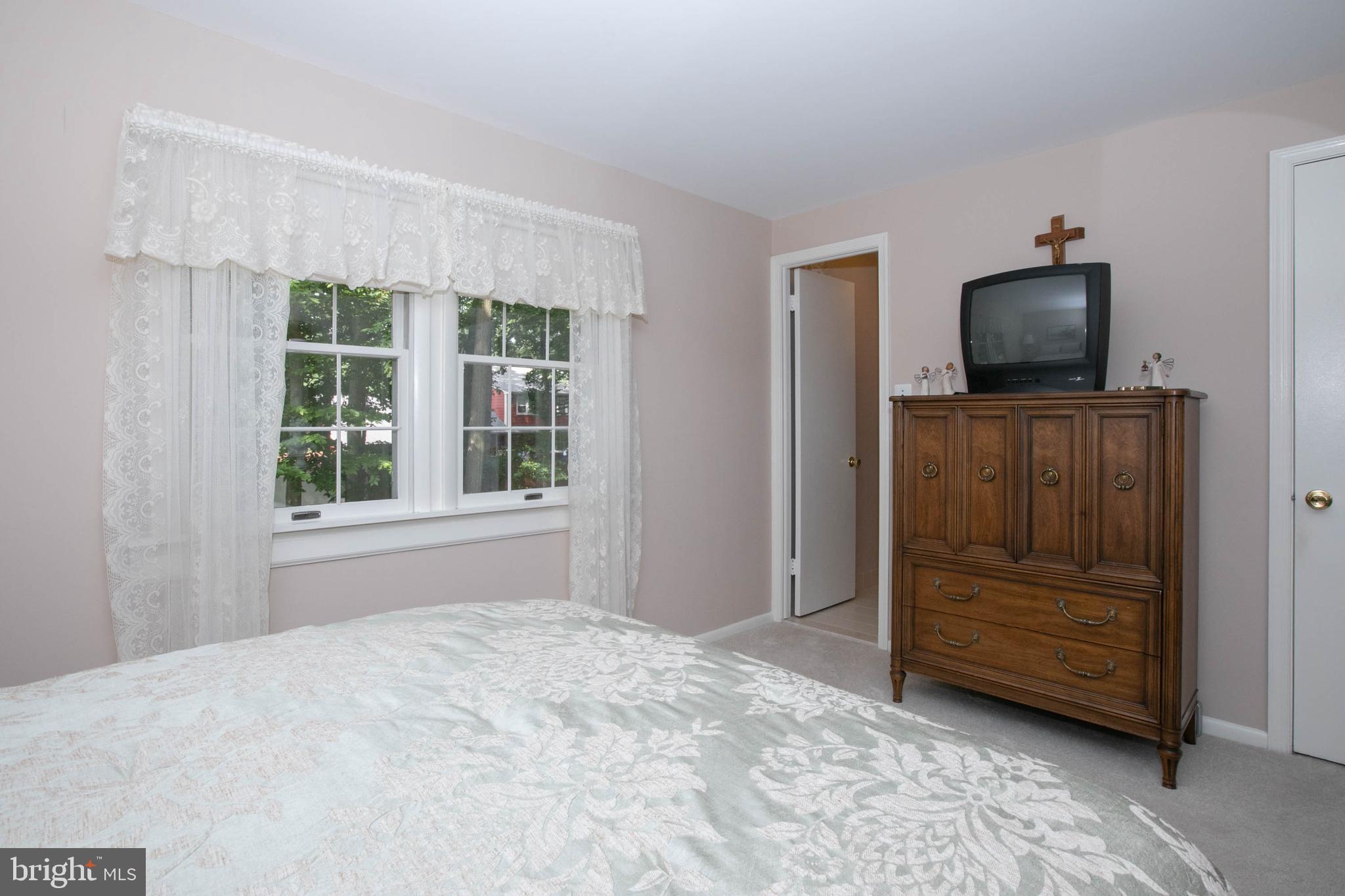 163 Oxford Road Delran, NJ 08075 - Photo 22 of 29 Master Bedroom with access to Main Bath