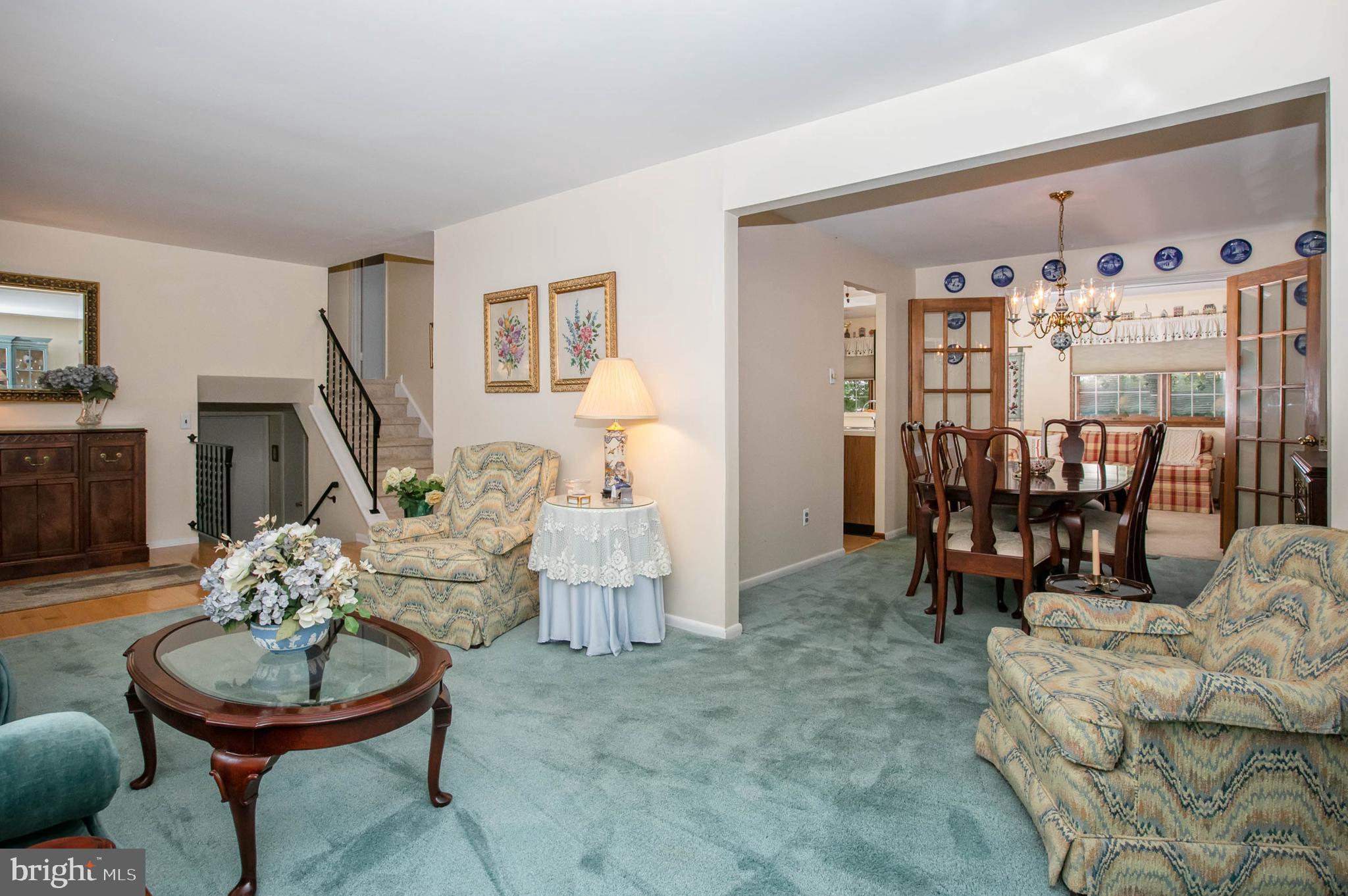 163 Oxford Road Delran, NJ 08075 - Photo 6 of 29 View into DR from Living Room