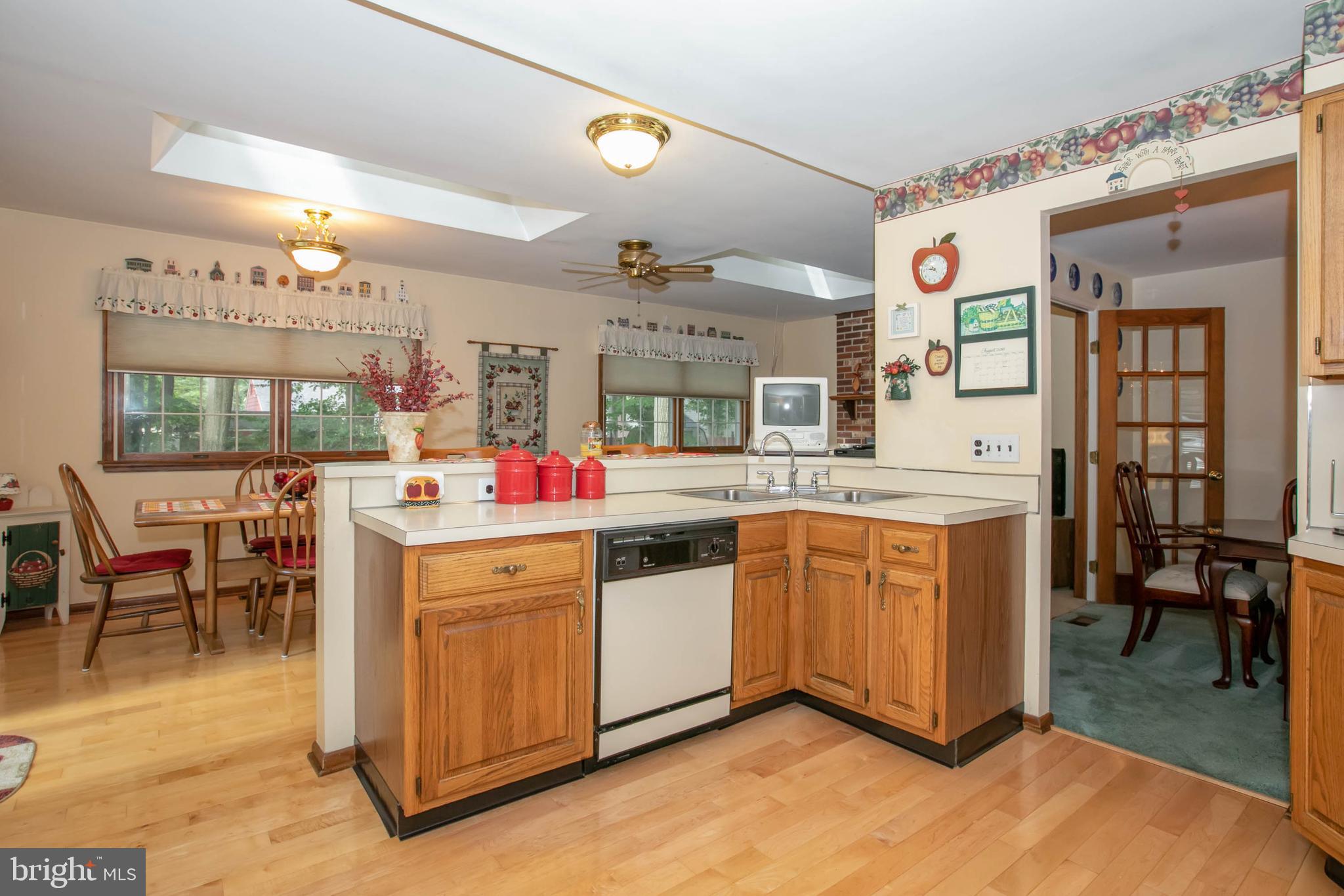 163 Oxford Road Delran, NJ 08075 - Photo 9 of 29 Kitchen