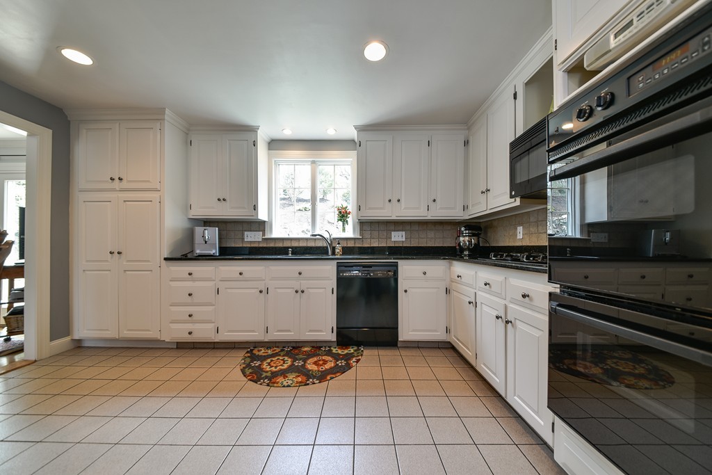 8 Wickham Road Winchester, MA 01890 - Photo 7 of 30 Gallery Image 7
