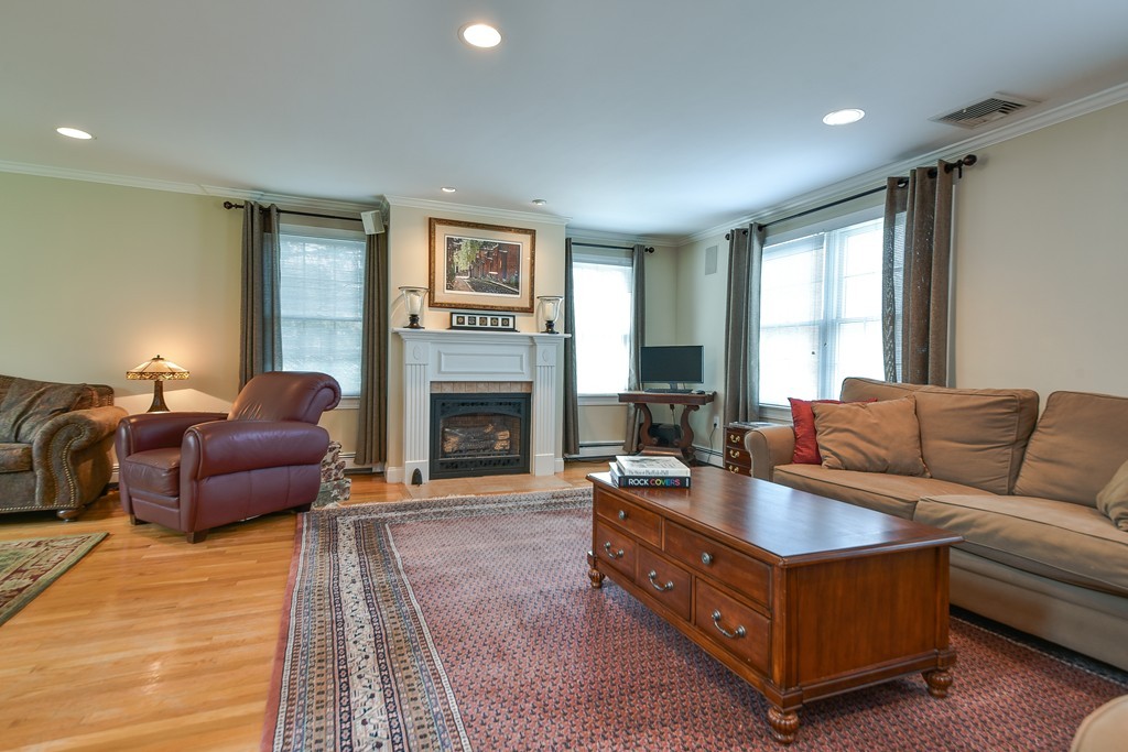 8 Wickham Road Winchester, MA 01890 - Photo 8 of 30 Gallery Image 8