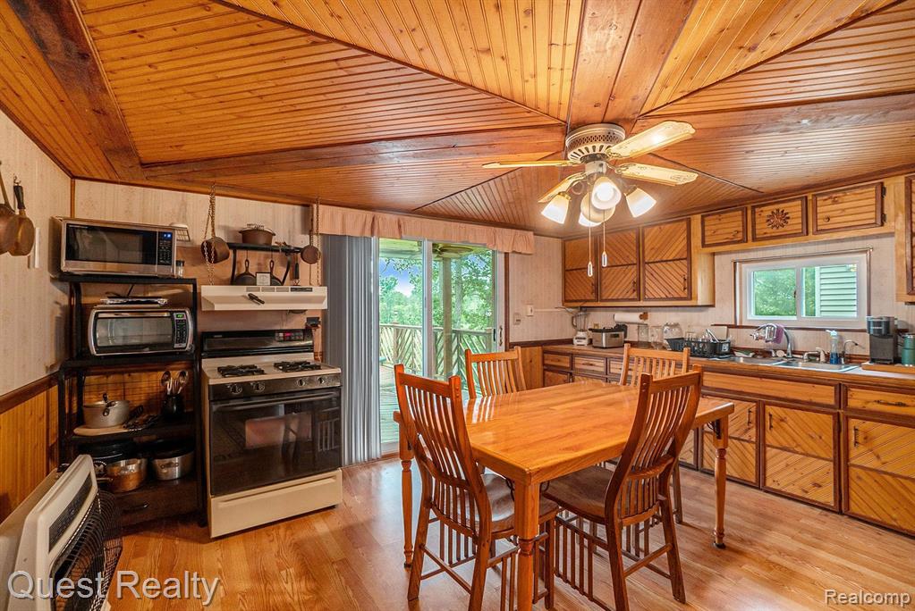 2142 Walter Road Beaverton, MI 48612 - Photo 7 of 35