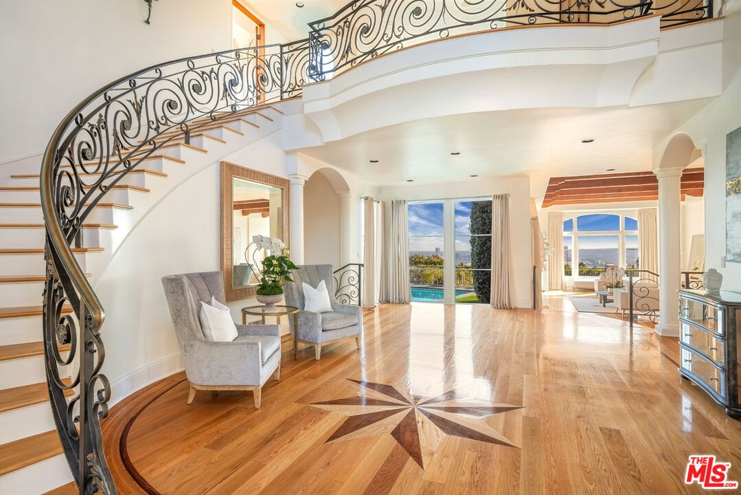 1260 St Ives Place Los Angeles, CA 90069 - Photo 3 of 34