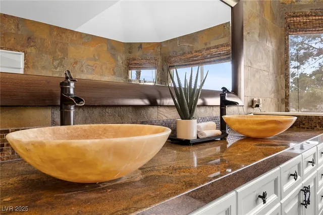 $1,149,990 | 2445 Ping Drive, Henderson, NV 89074