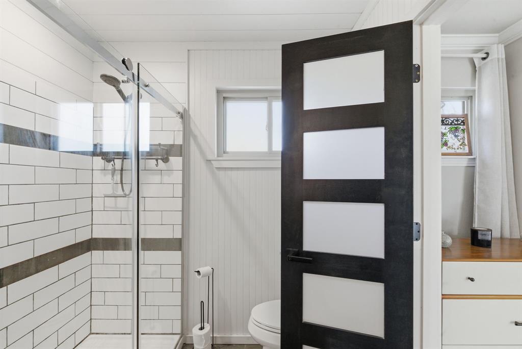 5206 Wedgefield Road Granbury, TX 76049 - Photo 20 of 39 a bathroom with a shower