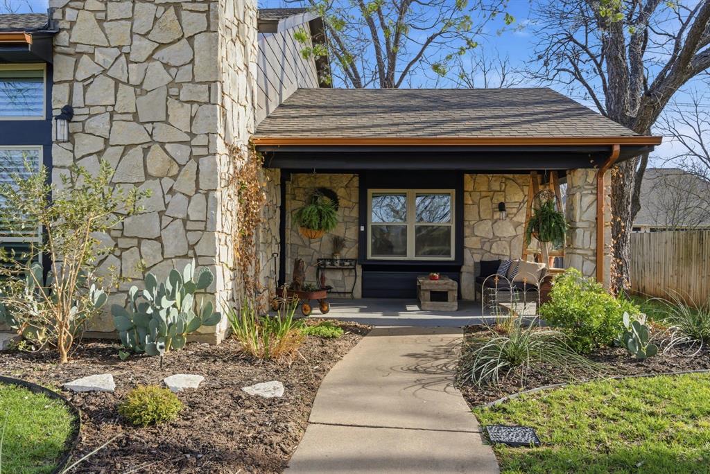 5206 Wedgefield Road Granbury, TX 76049 - Photo 2 of 39 a front view of a house with garden
