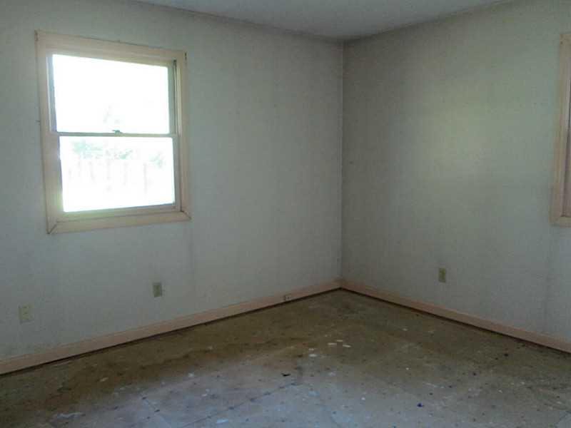 8762 5 Points Road Indianapolis, IN 46237 - Photo 11 of 20 Gallery Image 11