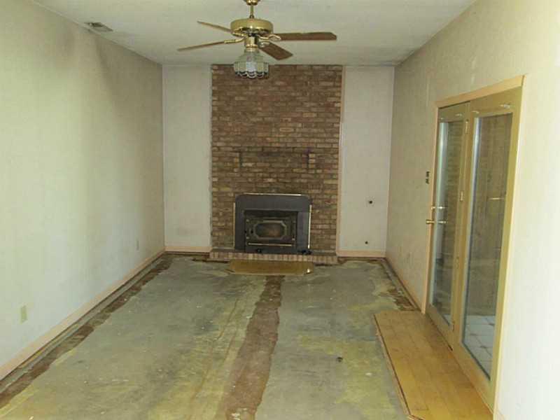8762 5 Points Road Indianapolis, IN 46237 - Photo 12 of 20 Gallery Image 12