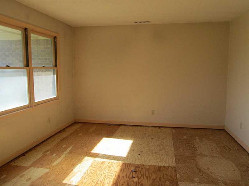 8762 5 Points Road Indianapolis, IN 46237 - Photo 4 of 20 Gallery Image 4